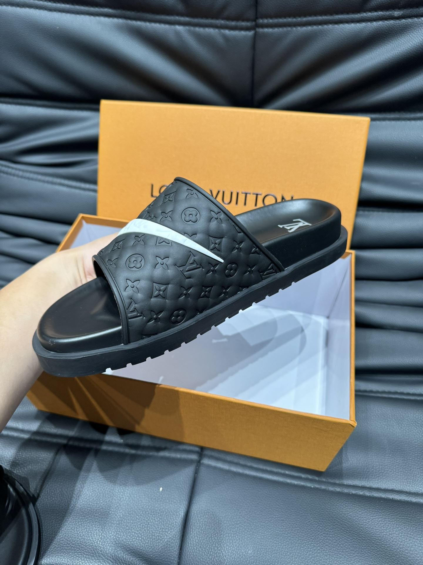 Louis Vuitton Slippers